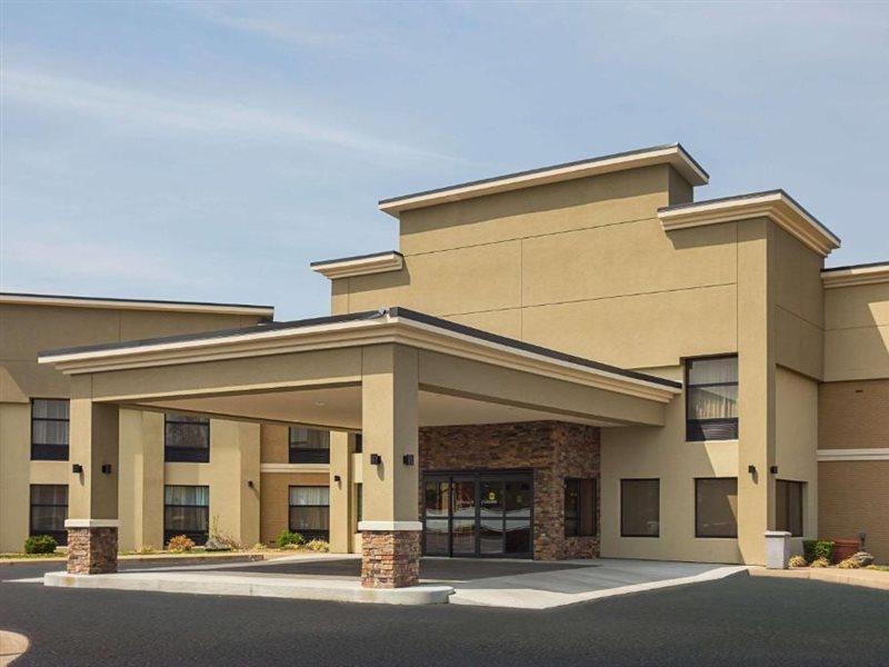 Clarion Inn & Suites Evansville Eksteriør billede