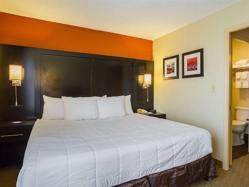 Clarion Inn & Suites Evansville Eksteriør billede