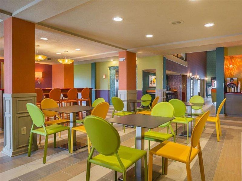 Clarion Inn & Suites Evansville Eksteriør billede