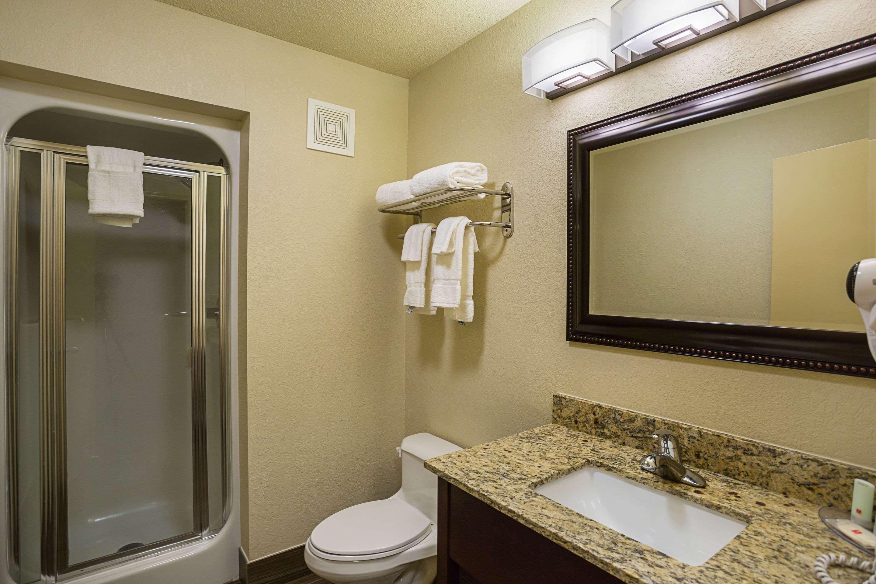 Clarion Inn & Suites Evansville Eksteriør billede