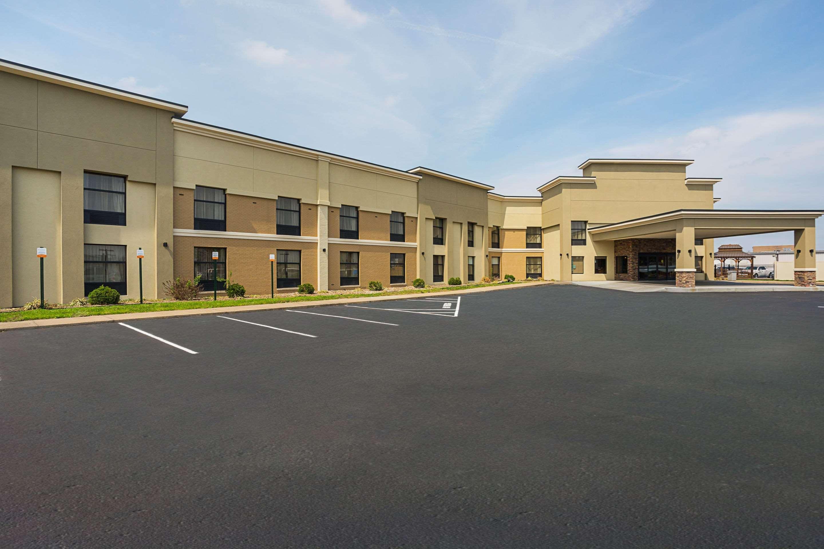 Clarion Inn & Suites Evansville Eksteriør billede