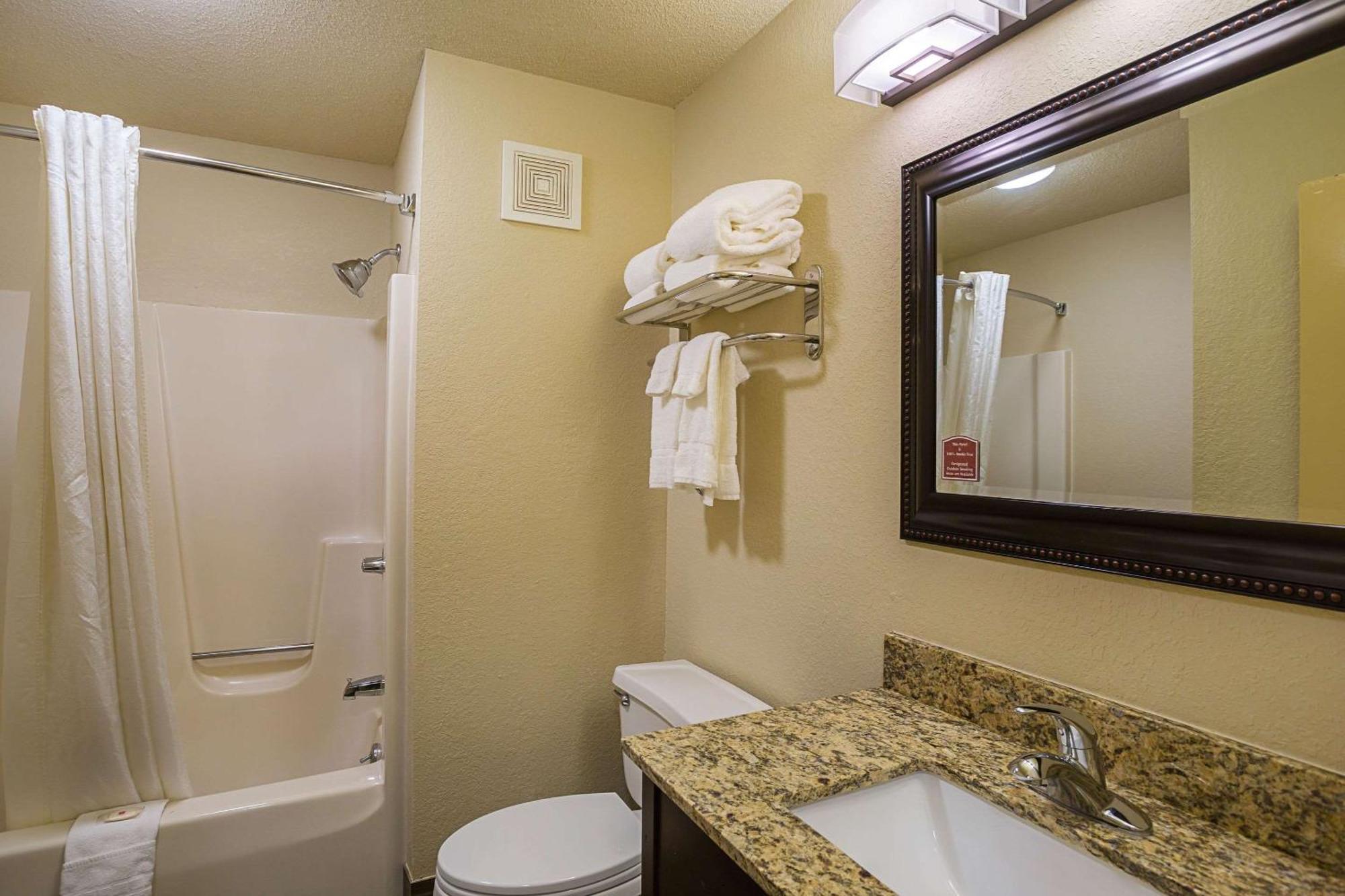 Clarion Inn & Suites Evansville Eksteriør billede